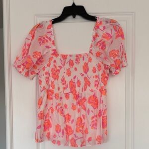 Vineyard Vines top in beautiful spring pattern in size small